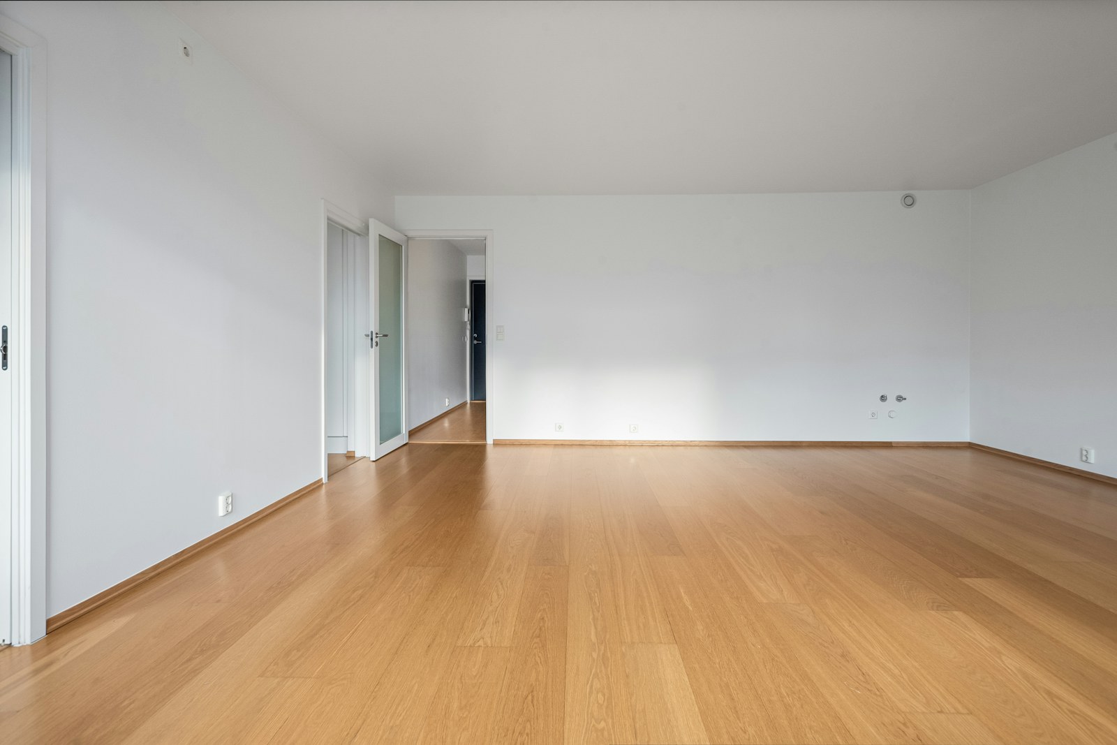 Empty rental room with hardwood floors, ready for a bond inspection